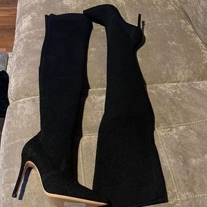 Gianvito Rossi size EU 41 or US 10.5
Black Fiona Bouclé Over-the-knee Boots